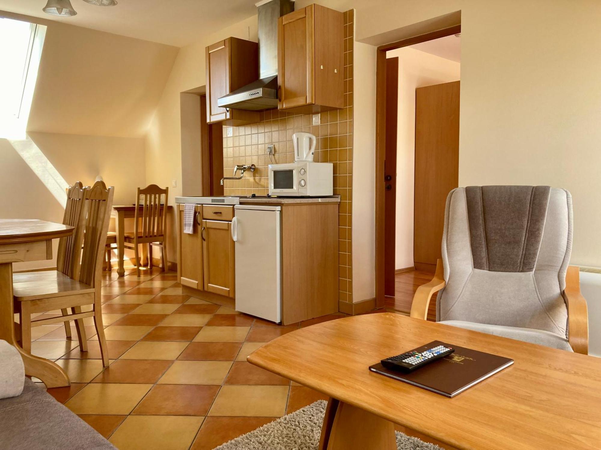 Het Vezer Apartmanhotel Komarom Exterior photo