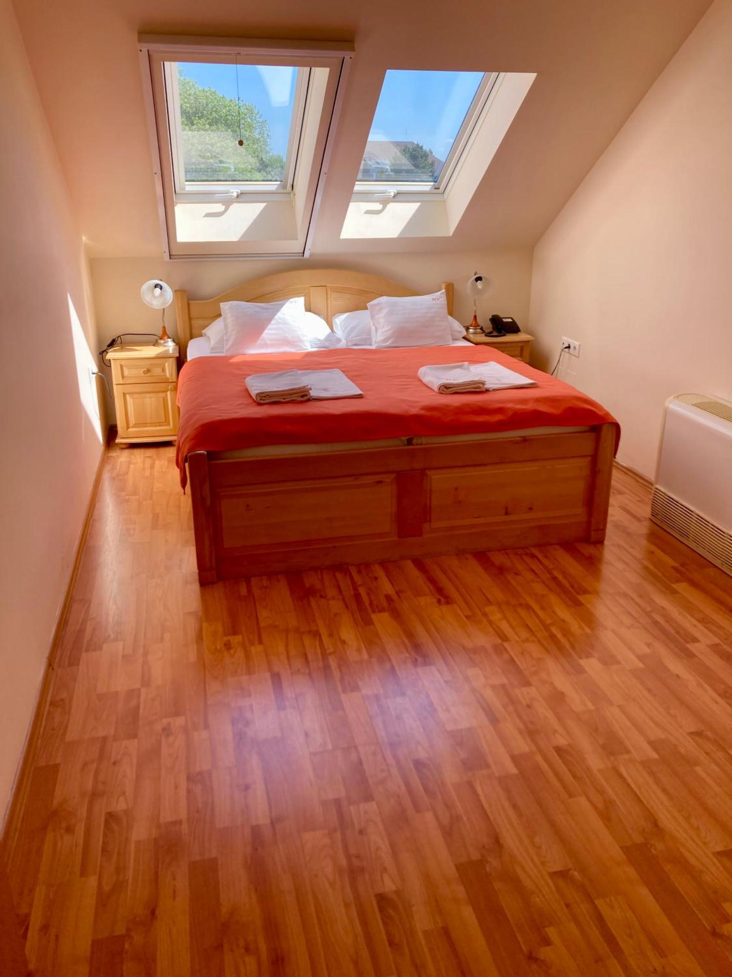 Het Vezer Apartmanhotel Komarom Room photo